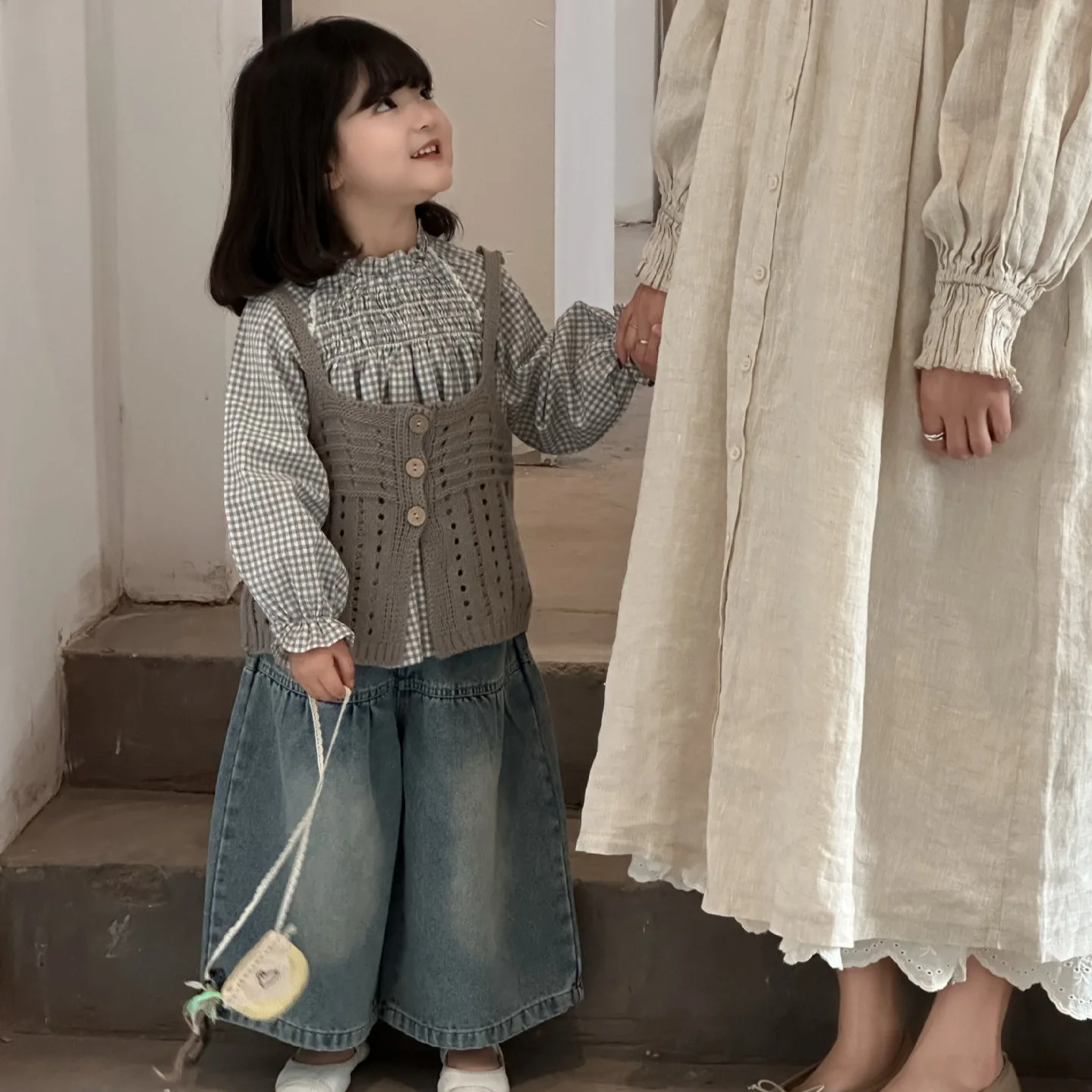 Girls Spring 2025 New Fashionable Knitted Vest Shirt Jeans Childrens Set Girls Clothes
Girls Spring 2025 New Fashionable Knitted Vest Shirt Jeans Childrens Set Girls Clothes