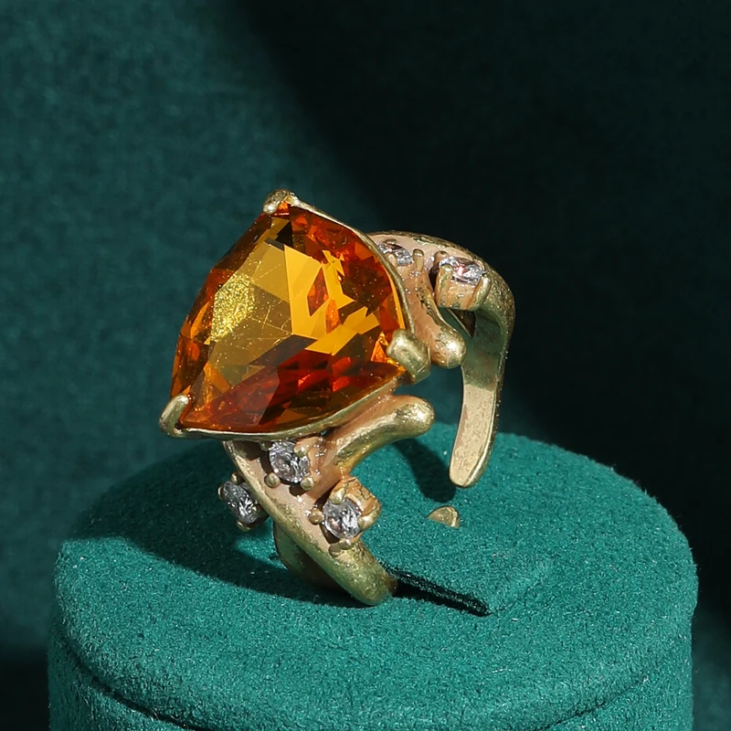 Vintage Charm Gold Color Crystal Orange Triangle Women Rings Beach High Luxury New Arrival Retro Art Deco 2026 Accessories Gifts
Vintage Charm Gold Color Crystal Orange Triangle Women Rings Beach High Luxury New Arrival Retro Art Deco 2026 Accessories Gifts