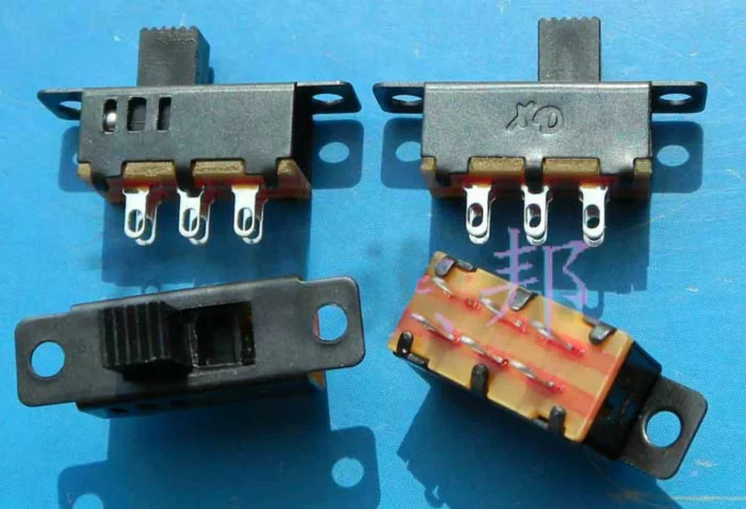 6P 23.3*7.3mm pitch-row:19mm toggle switch / slide switch
6P 23.3*7.3mm pitch-row:19mm toggle switch / slide switch