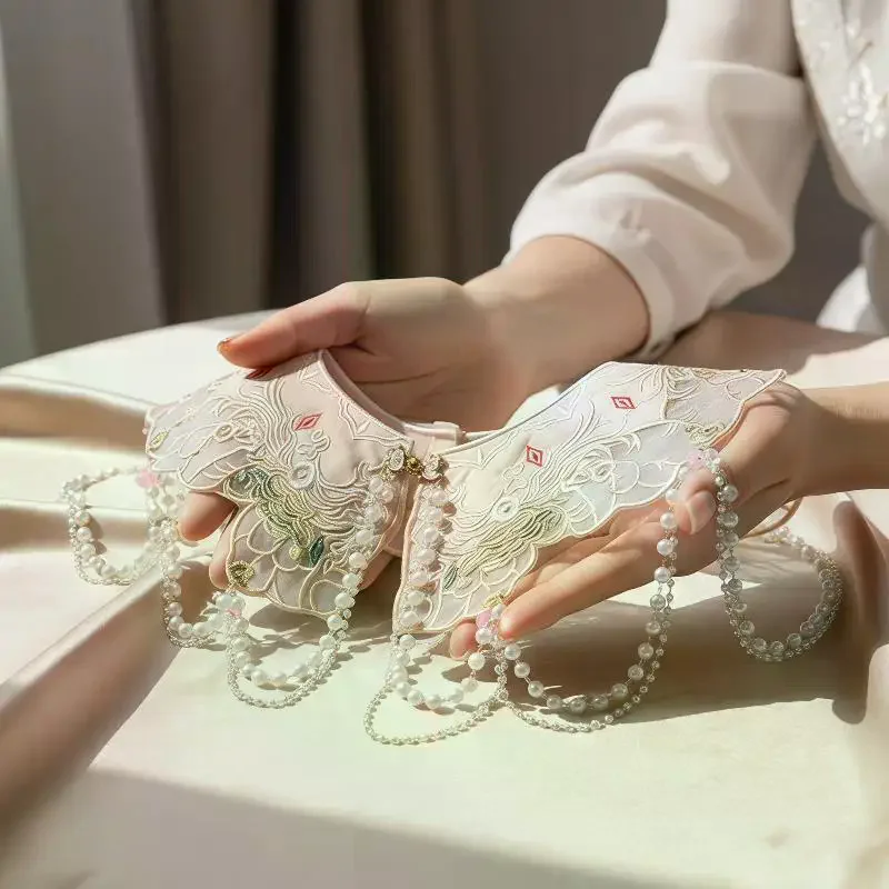 Traditional Chinese Hanfu with Ornate Pearl Embroidery and Horse-face Skirt for Festivals
Traditional Chinese Hanfu with Ornate Pearl Embroidery and Horse-face Skirt for Festivals