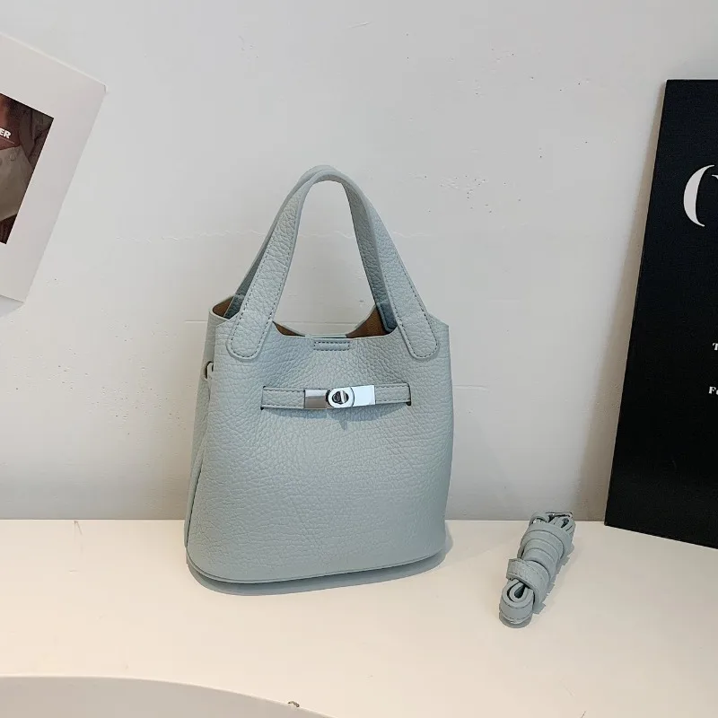 Luxury Brand Famous Designer Women's Leather Crossbody Bag Elegant Diaper Bag Classic Vintage Tote
Luxury Brand Famous Designer Women's Leather Crossbody Bag Elegant Diaper Bag Classic Vintage Tote