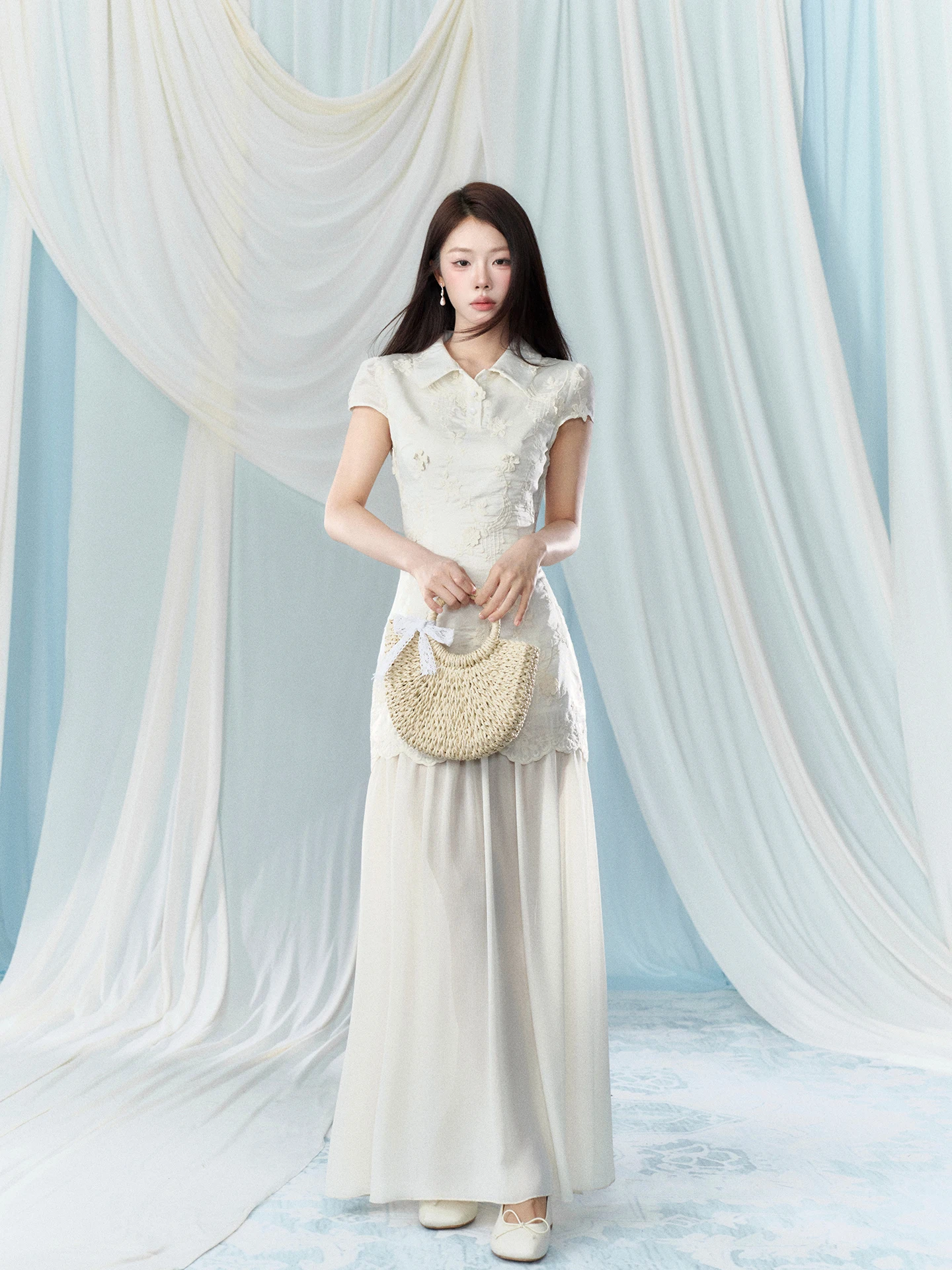 New Chinese Style Embroidered Waist Cinching Long Dress Women's Spring 2026 Patchwork Design A-Line Skirt Commute Friendly
New Chinese Style Embroidered Waist Cinching Long Dress Women's Spring 2026 Patchwork Design A-Line Skirt Commute Friendly