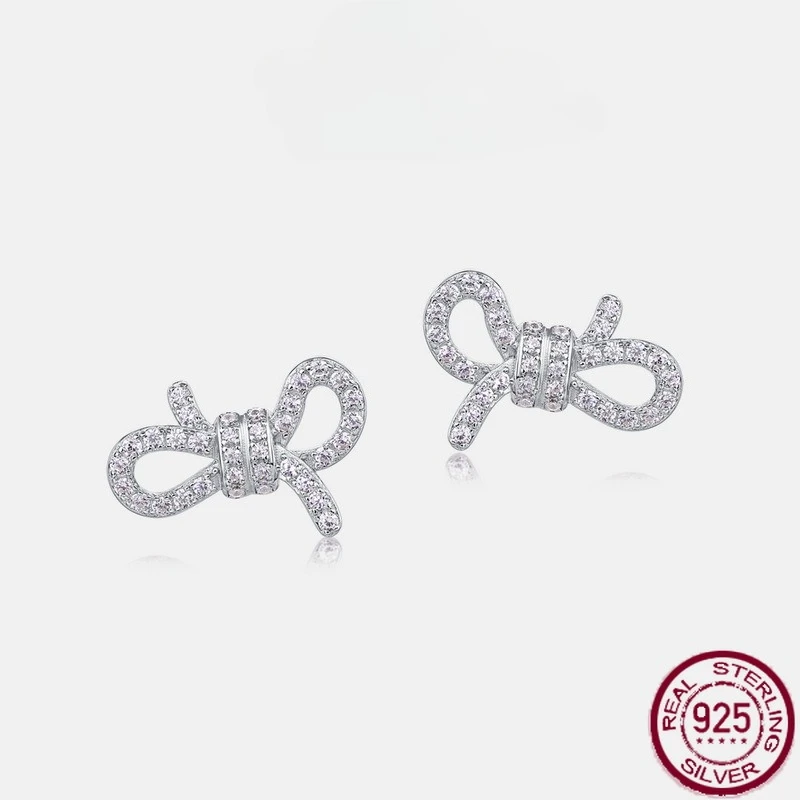 New S925 pure silver full diamond bow with dazzling zirconia earrings, fashionable and luxurious, versatile wedding jewelry
New S925 pure silver full diamond bow with dazzling zirconia earrings, fashionable and luxurious, versatile wedding jewelry