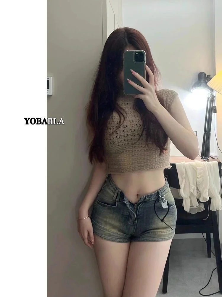 Сексуальные джинсовые шорты-кюлоты из выцветшего денима для женщин, зимние, больших размеров, с эффектом A-силуэта, модные, свободного кроя, с завышенной талией
Сексуальные джинсовые шорты-кюлоты из выцветшего денима для женщин, зимние, больших размеров, с эффектом A-силуэта, модные, свободного кроя, с завышенной талией