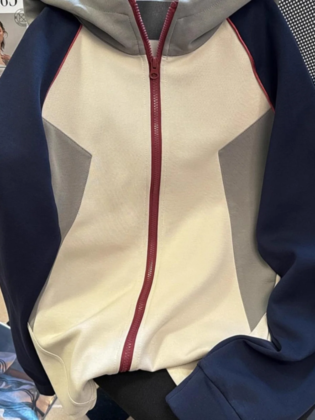 Кардиган-свитер оверсайз в американском ретро-стиле с цветными вставками, осенне-зимний, повседневный, с капюшоном, верхняя одежда
Кардиган-свитер оверсайз в американском ретро-стиле с цветными вставками, осенне-зимний, повседневный, с капюшоном, верхняя одежда