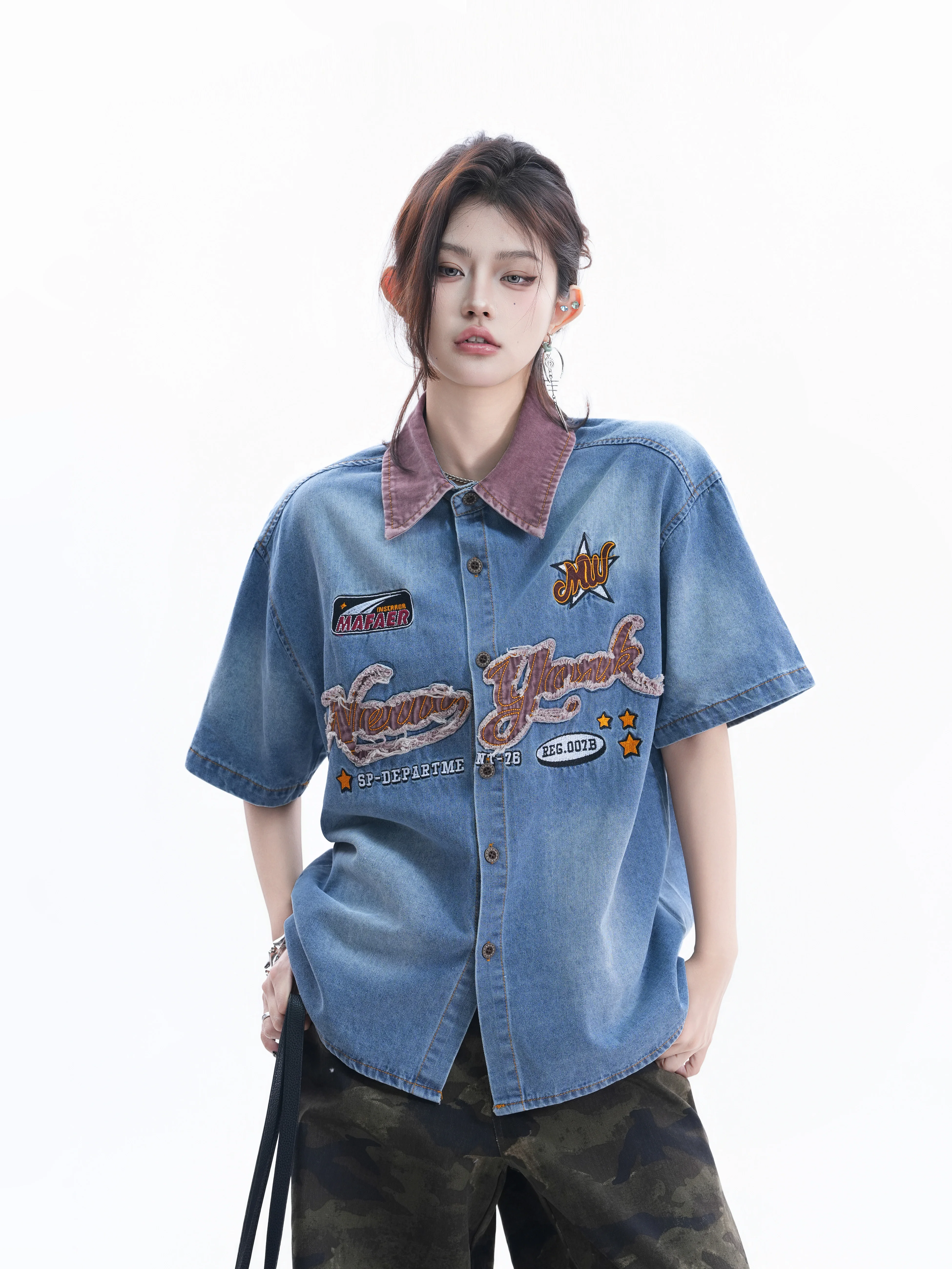 American Retro Denim Shirt Loose Short Sleeve Embroidered Badge High Street Casual Top for Women And Men Small Ball Ball
American Retro Denim Shirt Loose Short Sleeve Embroidered Badge High Street Casual Top for Women And Men Small Ball Ball