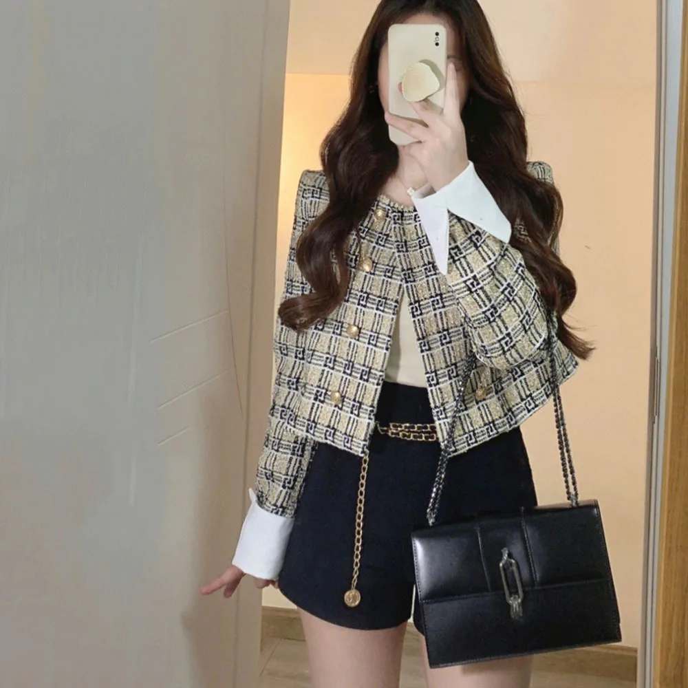 Elegant Tweed Cropped Jackets For Women Autumn Quality Small Fragrance Wind Braided Gold Buckle Long Sleeve Short Coat Woman Top
Elegant Tweed Cropped Jackets For Women Autumn Quality Small Fragrance Wind Braided Gold Buckle Long Sleeve Short Coat Woman Top