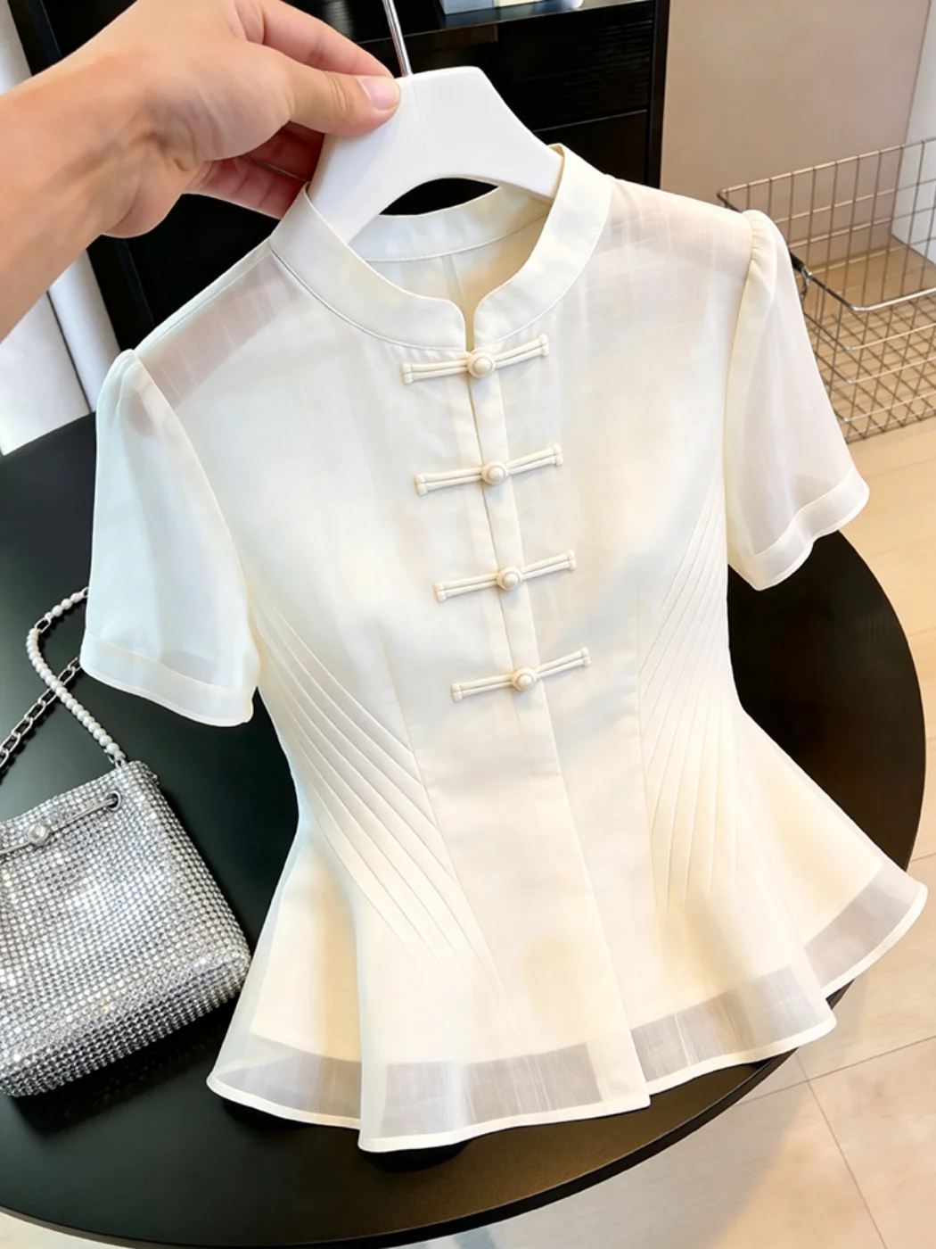 Elegant Stand Collar Design Sensation Button Slimming Lace Shirt Short Sleeve Women's Summer Top Waist Cinching Fashionable C...
Elegant Stand Collar Design Sensation Button Slimming Lace Shirt Short Sleeve Women's Summer Top Waist Cinching Fashionable C...