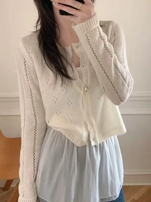 Korean Sweet Anti-Aging Knitted Cardigan Women's Spring Faion Design Lace Collar Button Small Size Long Sve Sweater
Korean Sweet Anti-Aging Knitted Cardigan Women's Spring Faion Design Lace Collar Button Small Size Long Sve Sweater