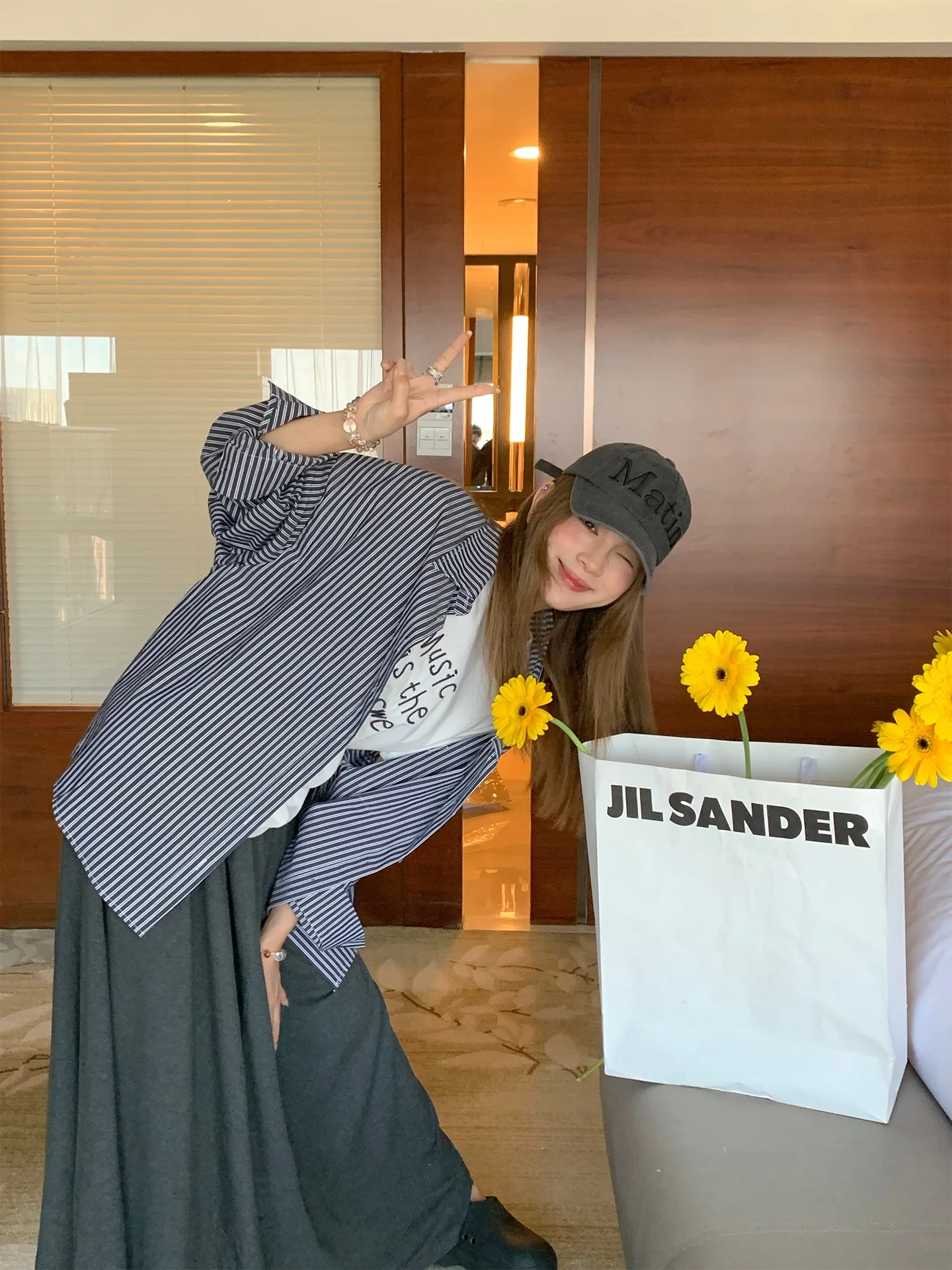 Loose Striped irt Women's Lazy Holiday Sle Korean Version Thin Outerwear Autumn New Arrival Comfortable Long Sve Blouse
Loose Striped irt Women's Lazy Holiday Sle Korean Version Thin Outerwear Autumn New Arrival Comfortable Long Sve Blouse