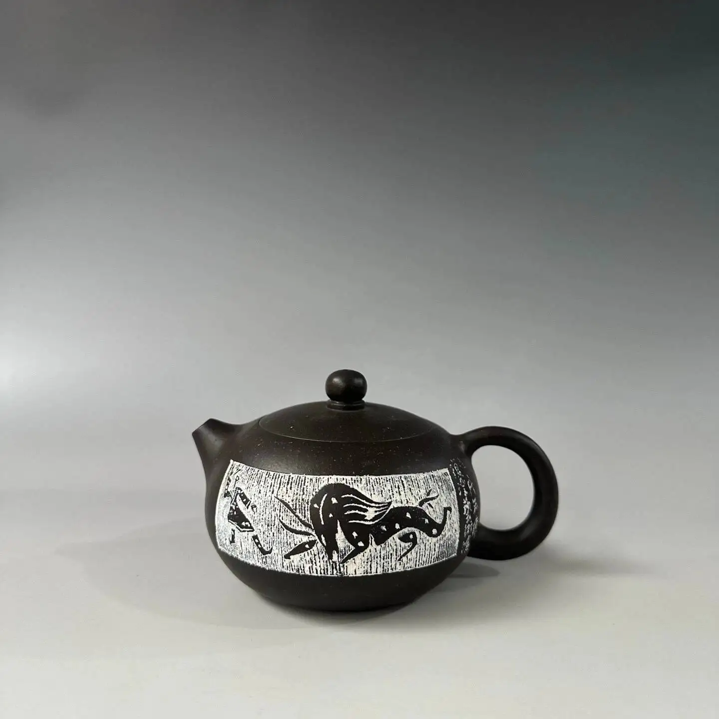 China Yi Xing Zisha Clay Handmade Exquisite Teapot
China Yi Xing Zisha Clay Handmade Exquisite Teapot