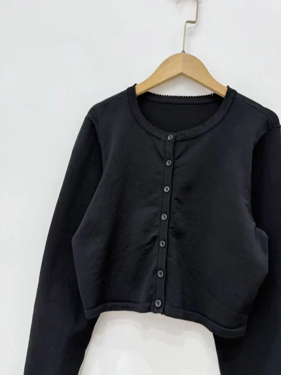 2026 Spring Women Black Sweater Knitted Cardigan O-Neck Single Breasted Casual versatile Short Style Coat
2026 Spring Women Black Sweater Knitted Cardigan O-Neck Single Breasted Casual versatile Short Style Coat
