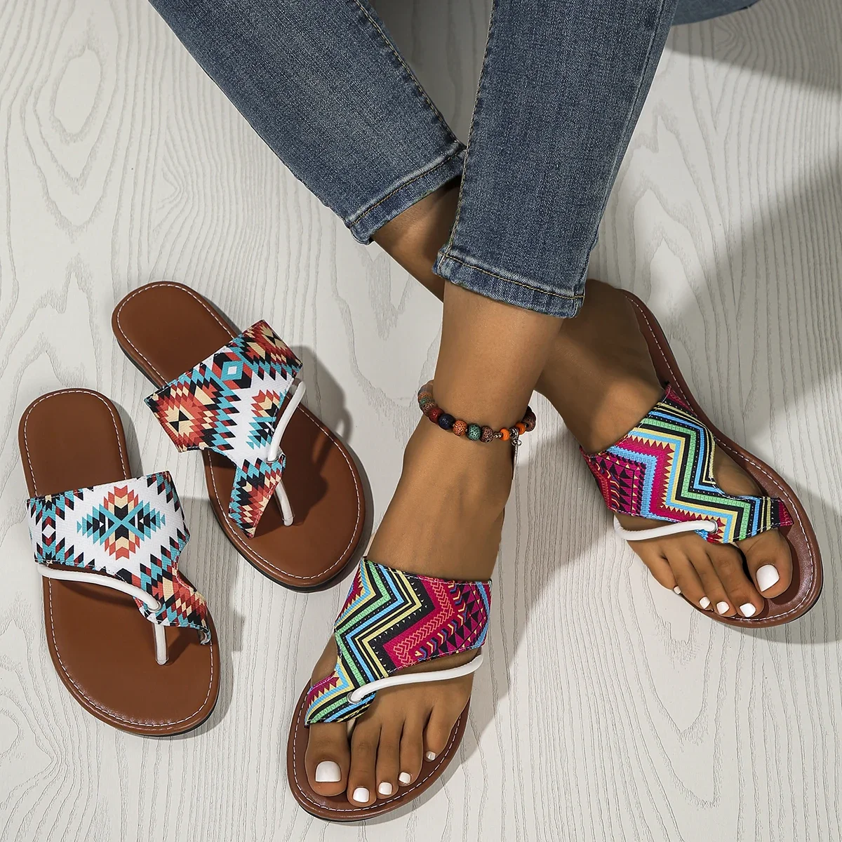 Summer New Women's Flat Shoes Outdoor Beach Shoes Simple and Versatile Slippers Women's Slippers
Summer New Women's Flat Shoes Outdoor Beach Shoes Simple and Versatile Slippers Women's Slippers