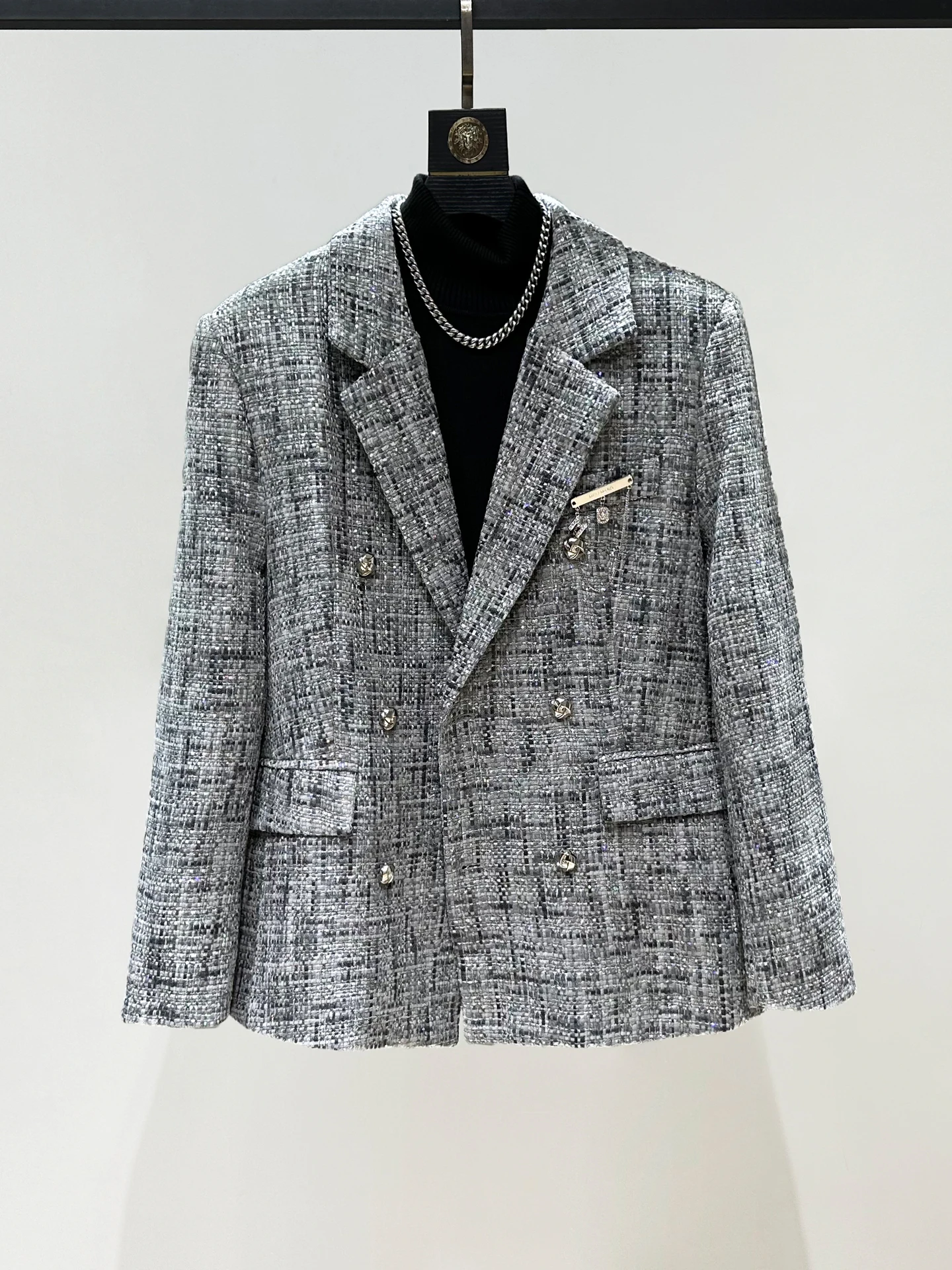 Оригинальный осенне-зимний вязаный мужской костюм в клетку: роскошный повседневный классический топ с длинным рукавом
Оригинальный осенне-зимний вязаный мужской костюм в клетку: роскошный повседневный классический топ с длинным рукавом