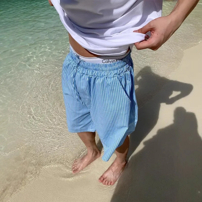 Мужские летние повседневные шорты в американском уличном стиле, синие, в полоску, свободные, быстросохнущие, дышащие, на шнурке, пляжные, до колена
Мужские летние повседневные шорты в американском уличном стиле, синие, в полоску, свободные, быстросохнущие, дышащие, на шнурке, пляжные, до колена