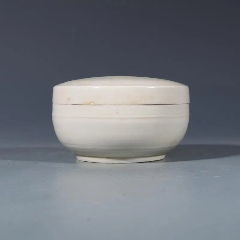 3.9" China Ding Kiln White Glaze Porcelain Engraved Designs Seal Box
3.9" China Ding Kiln White Glaze Porcelain Engraved Designs Seal Box