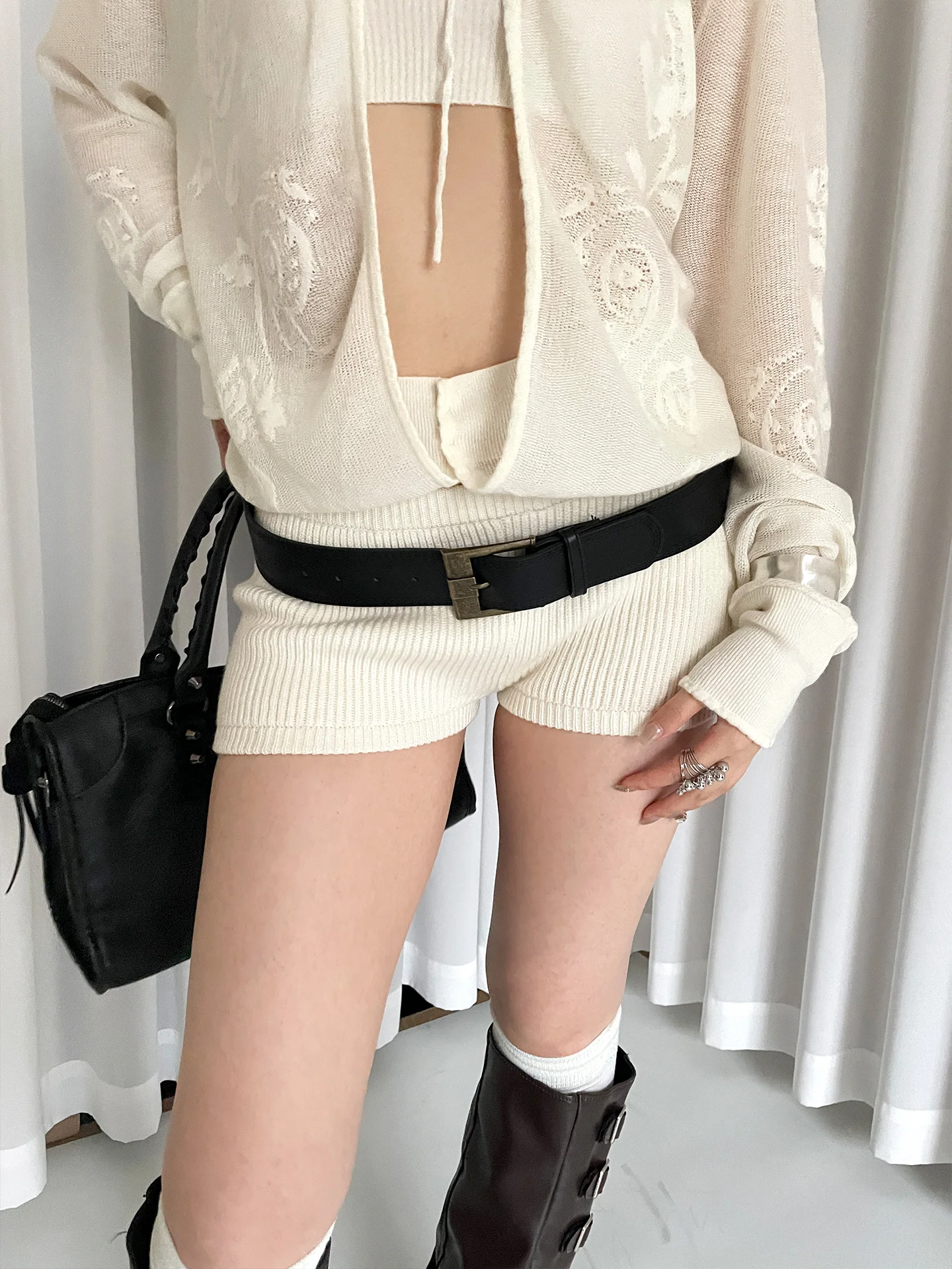 Дизайнерский широкий ремень для женщин в винтажном стиле, утягивающий пояс для ношения с юбками
Дизайнерский широкий ремень для женщин в винтажном стиле, утягивающий пояс для ношения с юбками