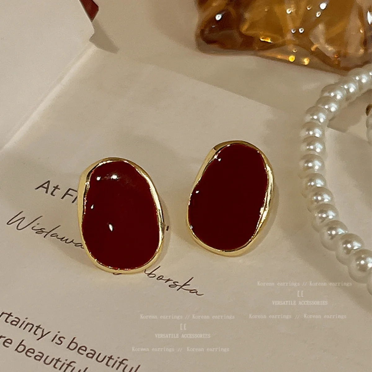 Korean Retro Black Geometric Small Fashion Light Luxury High end Design Sense Earrings Women's Jewelry
Korean Retro Black Geometric Small Fashion Light Luxury High end Design Sense Earrings Women's Jewelry