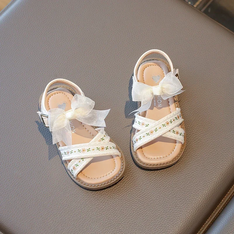 Fashion Embroidered Girls Flat Sandals Sweet Floral Kids Princess Shoes Summer Versatile Children Causal Wedding Party Sandals
Fashion Embroidered Girls Flat Sandals Sweet Floral Kids Princess Shoes Summer Versatile Children Causal Wedding Party Sandals