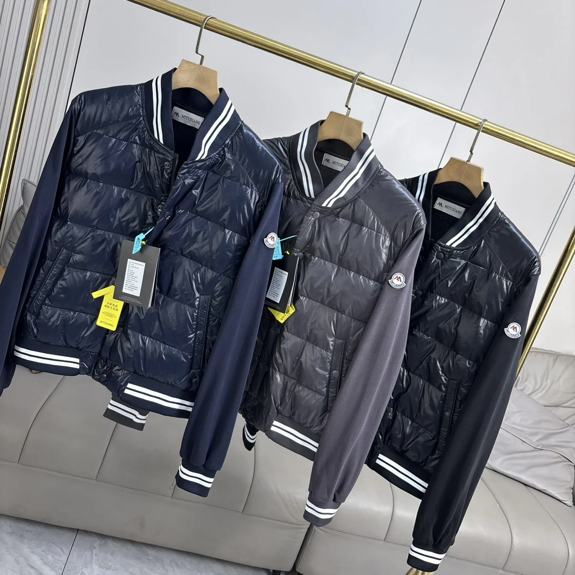 Мужская 3D-куртка с подкладкой, осенне-зимняя, легкая, теплая, с воротником-бомбером, белая, из нейлона, с наполнителем из пуха, стеганая, модная, на молнии
Мужская 3D-куртка с подкладкой, осенне-зимняя, легкая, теплая, с воротником-бомбером, белая, из нейлона, с наполнителем из пуха, стеганая, модная, на молнии