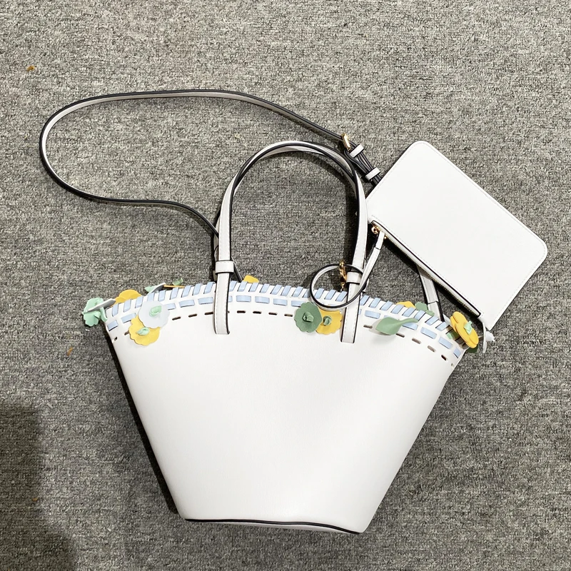 Tote Bag for Women Luxury Designer Handbag Purse 2026 New in PU Braided Trim Appliqué Handle With Inner Pocket Underarm Shoulder
Tote Bag for Women Luxury Designer Handbag Purse 2026 New in PU Braided Trim Appliqué Handle With Inner Pocket Underarm Shoulder