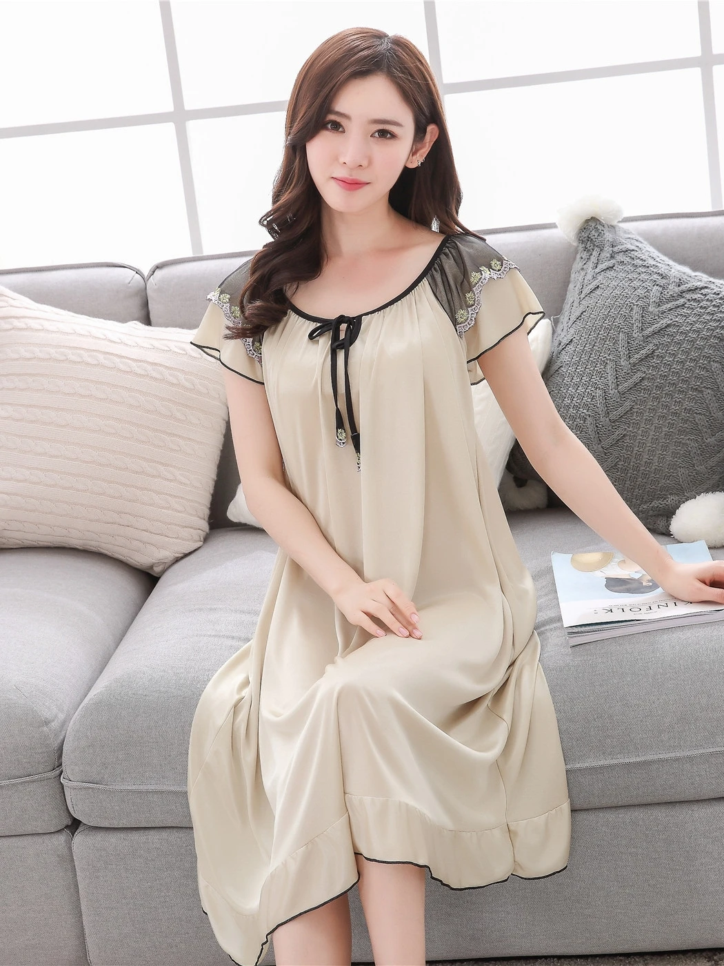 DAIMELU Summer Short Sleeve Ice Silk Nightdress Women's Lace Light Silk Women's Large Size 100kg nightgown lady dress girl
DAIMELU Summer Short Sleeve Ice Silk Nightdress Women's Lace Light Silk Women's Large Size 100kg nightgown lady dress girl