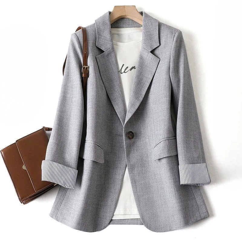 Blazer Jacket Women Outerwear Turn Down Collar Single Button Pockets 2025 Spring Suit Coat Office Lady Temperament Overcoat
Blazer Jacket Women Outerwear Turn Down Collar Single Button Pockets 2025 Spring Suit Coat Office Lady Temperament Overcoat