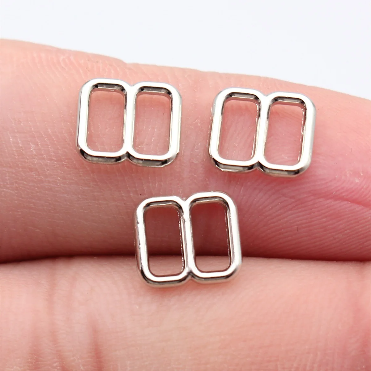 40pcs 9.8x8.7x1.5mm Rhodium Color Double Circle Connector Charms Pendant For DIY Making Jewelry
40pcs 9.8x8.7x1.5mm Rhodium Color Double Circle Connector Charms Pendant For DIY Making Jewelry