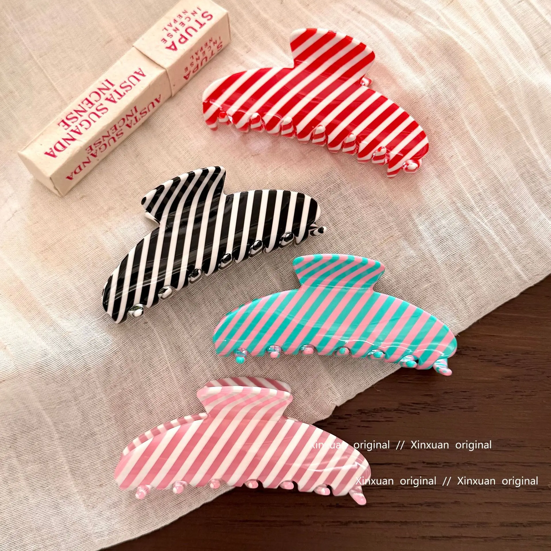 Summer Beach Style Bright Colorful Striped Acrylic Hair Claw Ponytail Holder Clips Diagonal Stripe Hair Clamps In Bright Tones
Summer Beach Style Bright Colorful Striped Acrylic Hair Claw Ponytail Holder Clips Diagonal Stripe Hair Clamps In Bright Tones