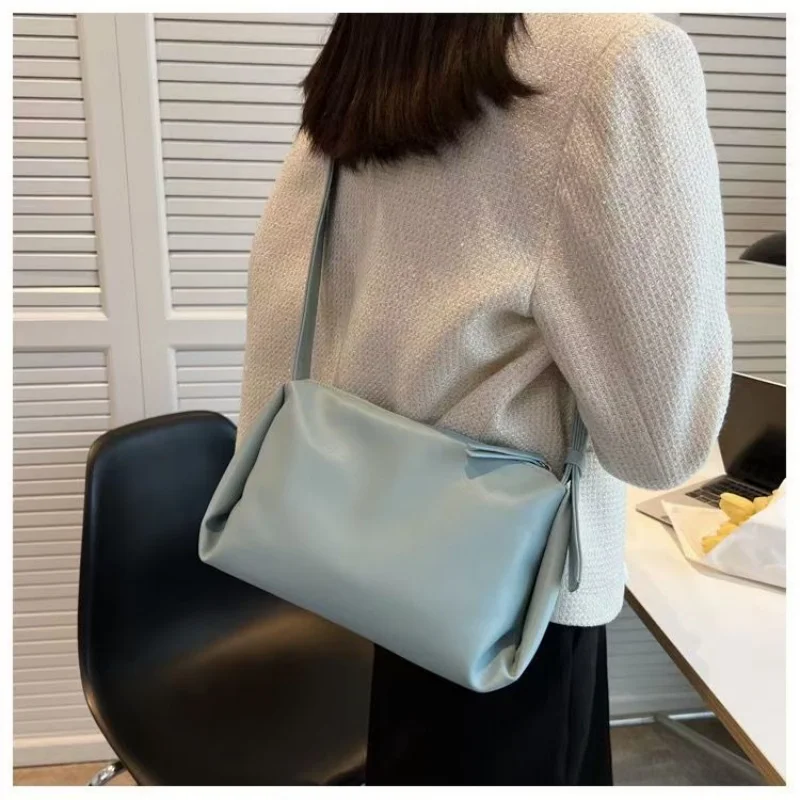 Large Capacity Lightweight PU Handbag Top Handle Shoulder Crossbody Bag Weekend Travel Grocery Shopping Ladies Casual Purse
Large Capacity Lightweight PU Handbag Top Handle Shoulder Crossbody Bag Weekend Travel Grocery Shopping Ladies Casual Purse
