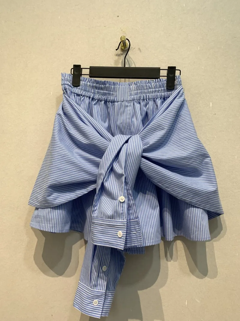 Japanese Ruched Elastic Waist Casual Shorts Striped Bandage Loose Design Wome Pants 2025 Summer New All-match Pantalones Mujer
Japanese Ruched Elastic Waist Casual Shorts Striped Bandage Loose Design Wome Pants 2025 Summer New All-match Pantalones Mujer