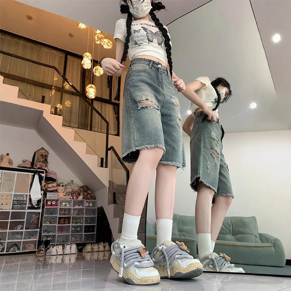 American Style High Waist Loose Fit Denim Shorts Women's Five-Quarter Length Summer Versatile Straight Leg Slimming Pants
American Style High Waist Loose Fit Denim Shorts Women's Five-Quarter Length Summer Versatile Straight Leg Slimming Pants