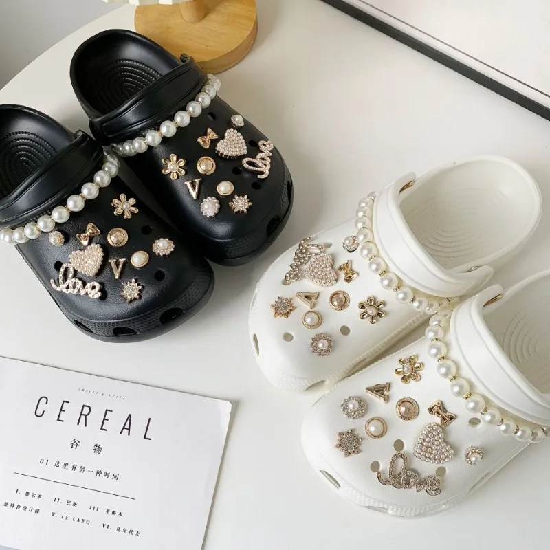 22PCS Fashion Shoe Charms Set Accessories Hole Shoe Buckle Retro Golden Rhinestone Pearl Chain DIY Shoes Decorations Girls Gift
22PCS Fashion Shoe Charms Set Accessories Hole Shoe Buckle Retro Golden Rhinestone Pearl Chain DIY Shoes Decorations Girls Gift