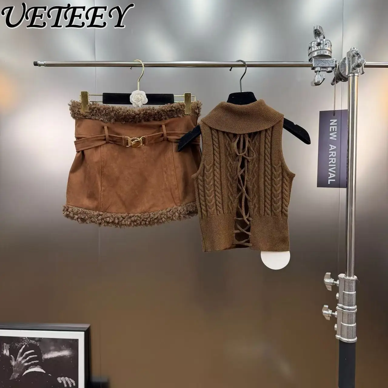 Autumn Winter Vintage Fashion Slim Fit Lace-Up Knitted Vest and High Waist Suede Belt Short Skirt Suit Hot Girl Two-Piece Set
Autumn Winter Vintage Fashion Slim Fit Lace-Up Knitted Vest and High Waist Suede Belt Short Skirt Suit Hot Girl Two-Piece Set