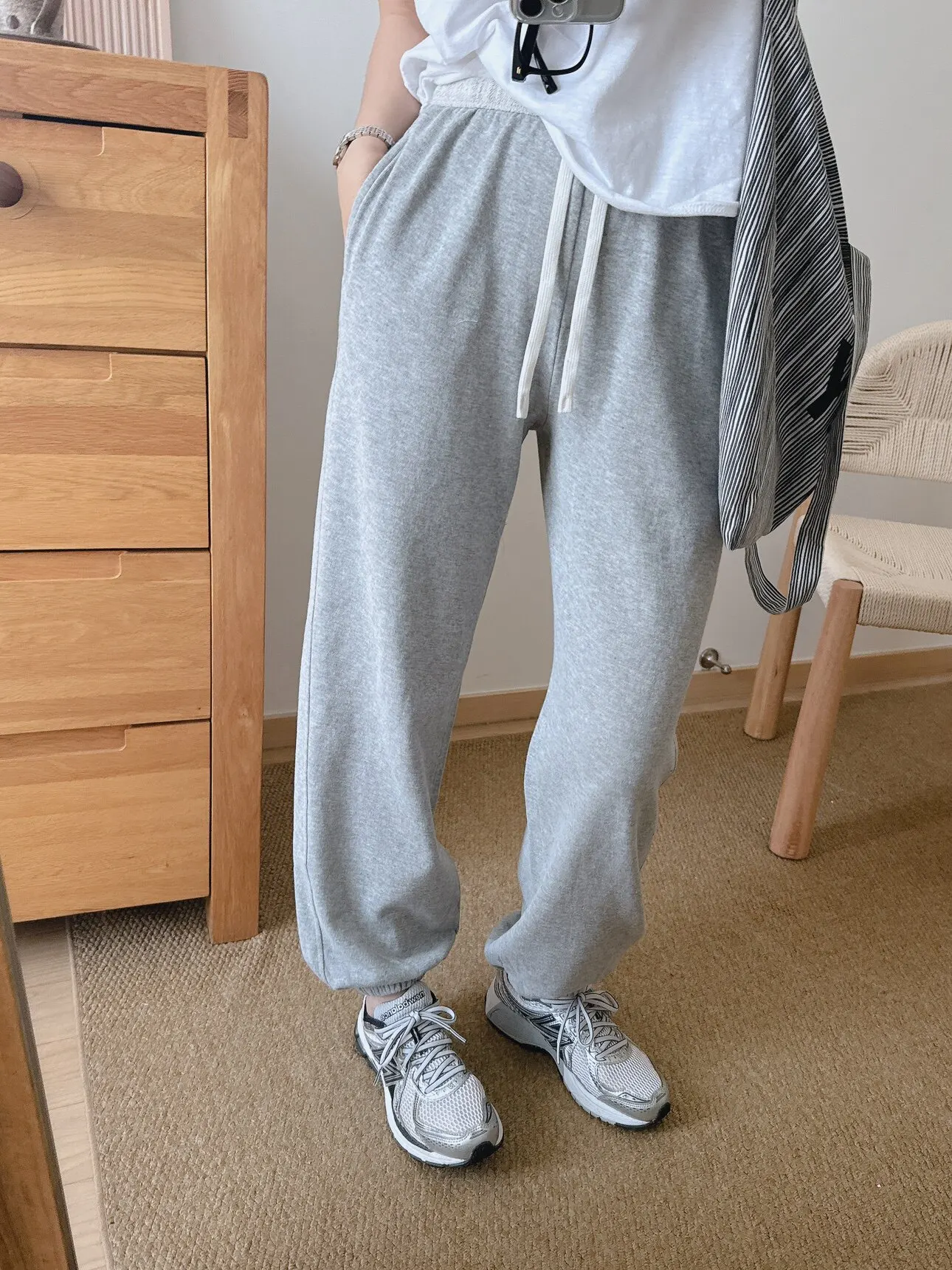 Korean Style Elastic High Waist Loop Cotton Thin Casual Sweatpants Women's Sports Pants Spring Summer Loose Fit Trousers
Korean Style Elastic High Waist Loop Cotton Thin Casual Sweatpants Women's Sports Pants Spring Summer Loose Fit Trousers