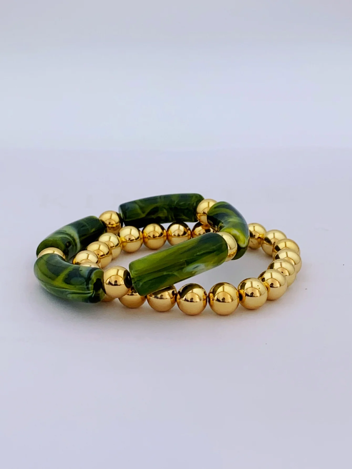 2pcs Handmade Acrylic Bend Tube Beaded Bracelet for Couples Daily Wear bracelet for women
2pcs Handmade Acrylic Bend Tube Beaded Bracelet for Couples Daily Wear bracelet for women