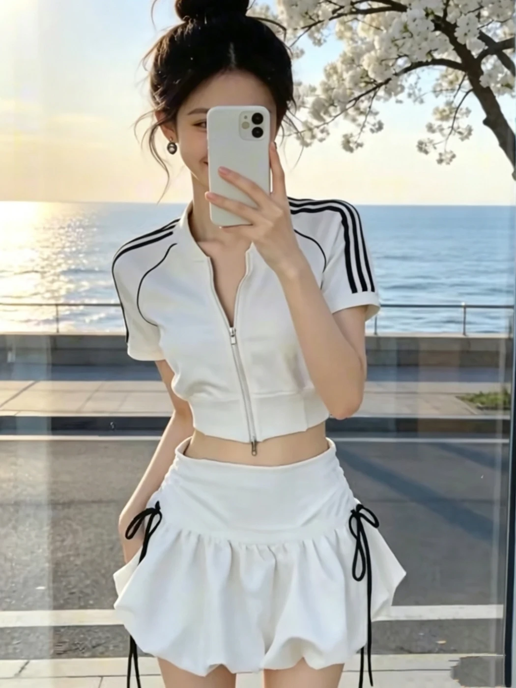 Summer New Style Casual Sportswear Set Women's Short Zipper Top And Flower Short Skirt Two-Piece Suit High Waist Stripe Pattern
Summer New Style Casual Sportswear Set Women's Short Zipper Top And Flower Short Skirt Two-Piece Suit High Waist Stripe Pattern