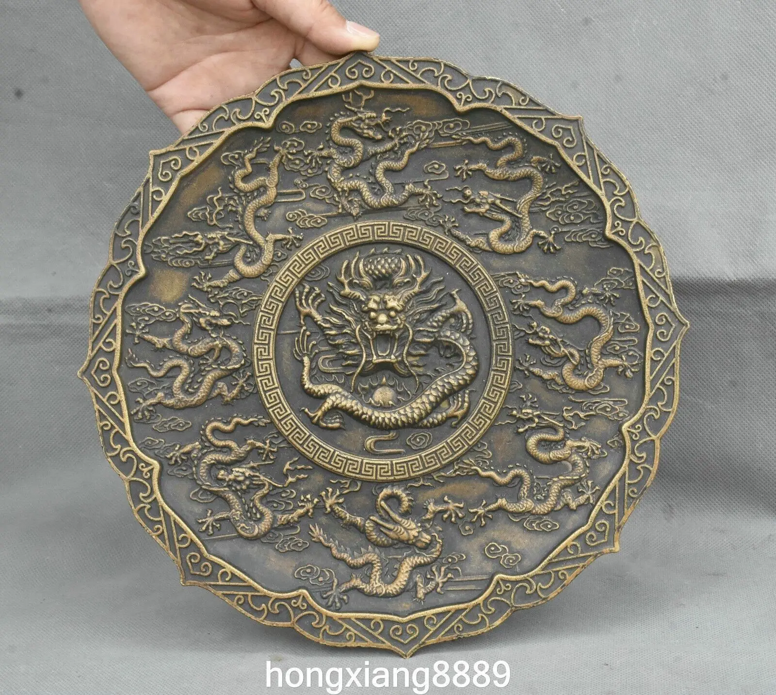 9.8 inch Old Qianlong Dynasty Bronze Palace Kowloon Dragon Dragon Animal Plate Plate - Brass Gilt
9.8 inch Old Qianlong Dynasty Bronze Palace Kowloon Dragon Dragon Animal Plate Plate - Brass Gilt