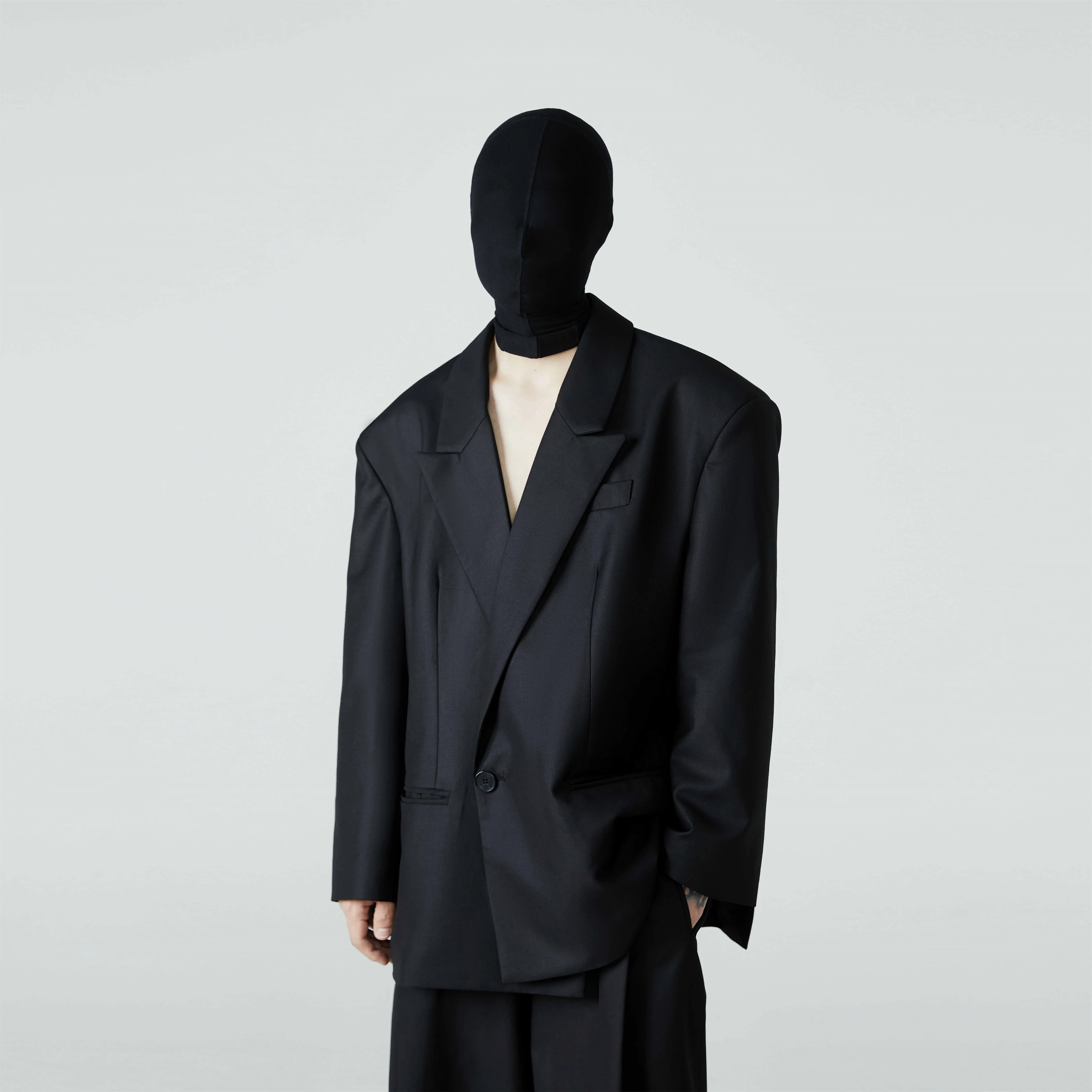 Avant-Garde Style Clothes Silhouette Suits Black Shoulder Pads Casual Autumn Loose Short Draping Coats For Men
Avant-Garde Style Clothes Silhouette Suits Black Shoulder Pads Casual Autumn Loose Short Draping Coats For Men
