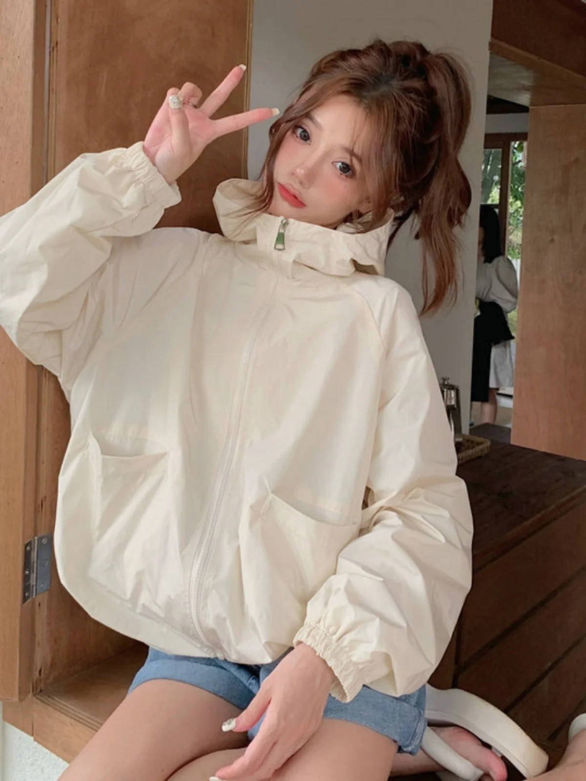 Summer 2024 New Design Outdoor Hooded ort Length Sun Protection Loose Casual Sle Jaet Women's Faionable Commute Wear
Summer 2024 New Design Outdoor Hooded ort Length Sun Protection Loose Casual Sle Jaet Women's Faionable Commute Wear