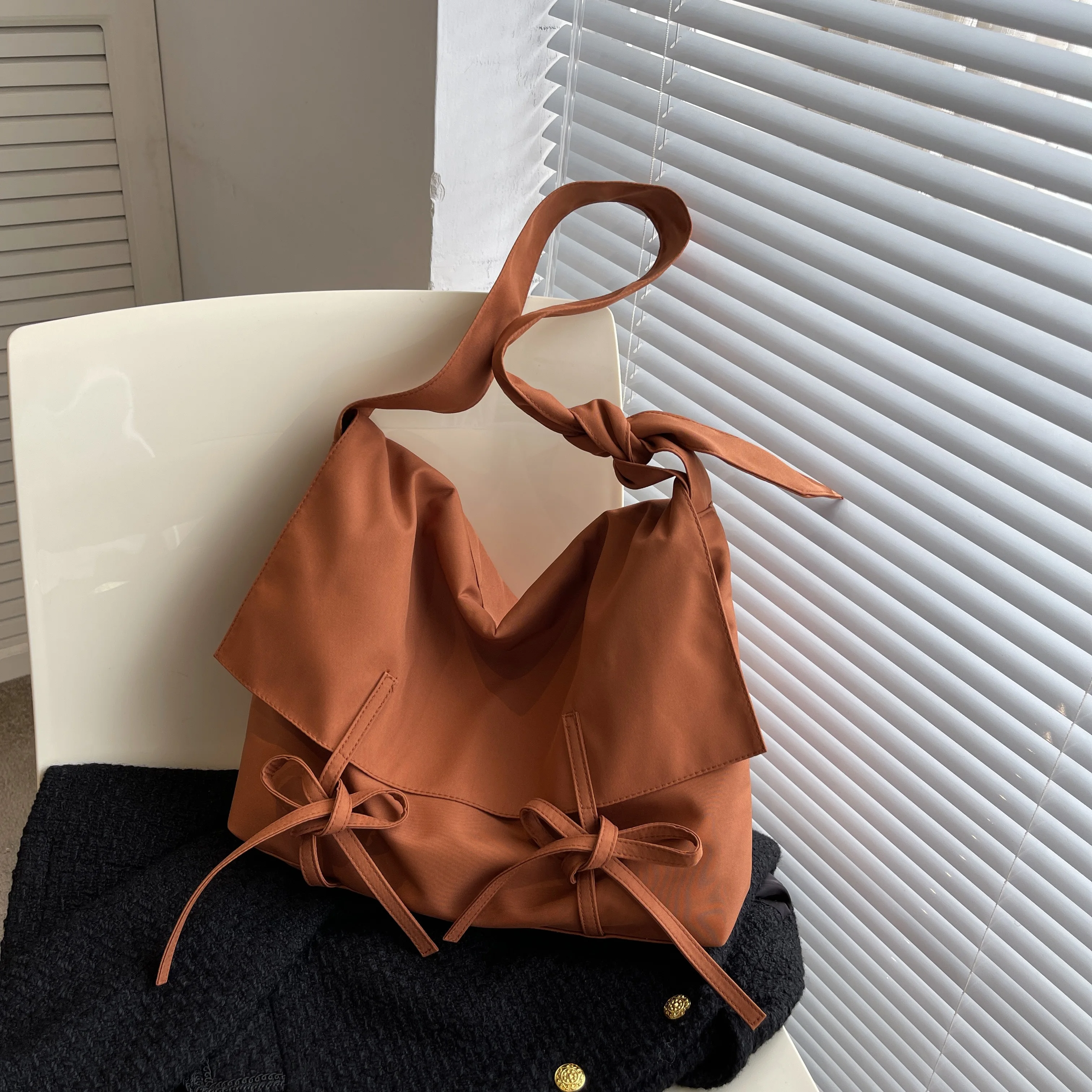 2024 New Message Style Women Bags Tote Daily Fashionable Multi-function High Leisure Popular Soft Surface Simple Shoulder Sales
2024 New Message Style Women Bags Tote Daily Fashionable Multi-function High Leisure Popular Soft Surface Simple Shoulder Sales