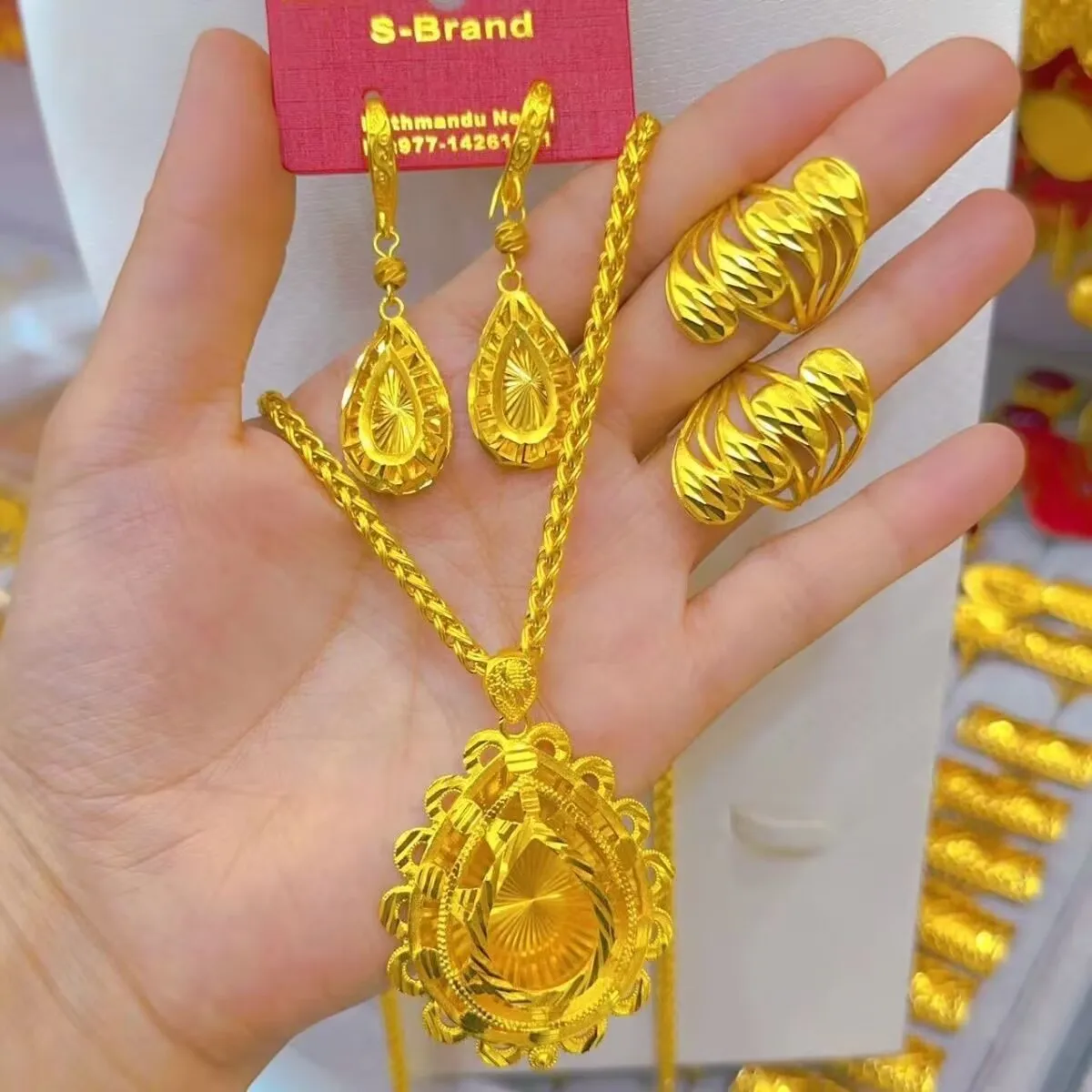 Dubai Europe New 24K Gold Plated Necklace, Earrings, Rings, Wedding Party Gifts, Jewelry Set for Lovers YY10590
Dubai Europe New 24K Gold Plated Necklace, Earrings, Rings, Wedding Party Gifts, Jewelry Set for Lovers YY10590