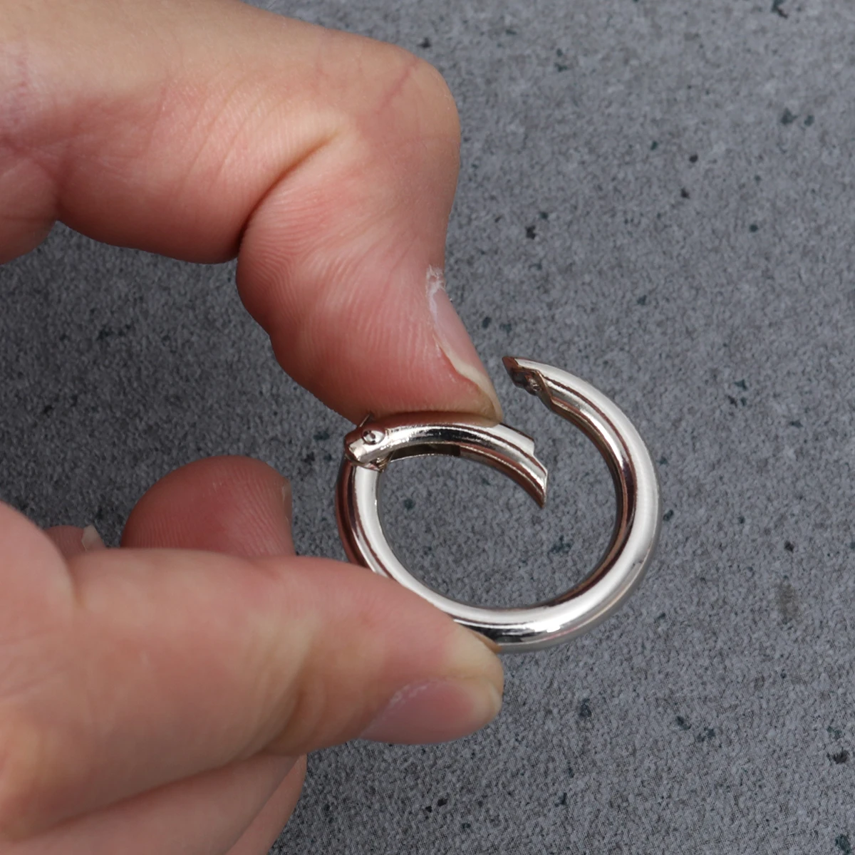 20 Pcs Keyring Spring Buckle Zinc Alloy Jump Rings Durable Eco Jewelry Making Supplies Cloth Gifts Bags Hats Shoes
20 Pcs Keyring Spring Buckle Zinc Alloy Jump Rings Durable Eco Jewelry Making Supplies Cloth Gifts Bags Hats Shoes