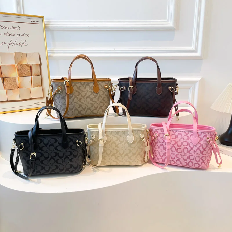 Luxury PU leather women's zipper crossbody bag popular classic handbag elegant design women's shoulder bag
Luxury PU leather women's zipper crossbody bag popular classic handbag elegant design women's shoulder bag