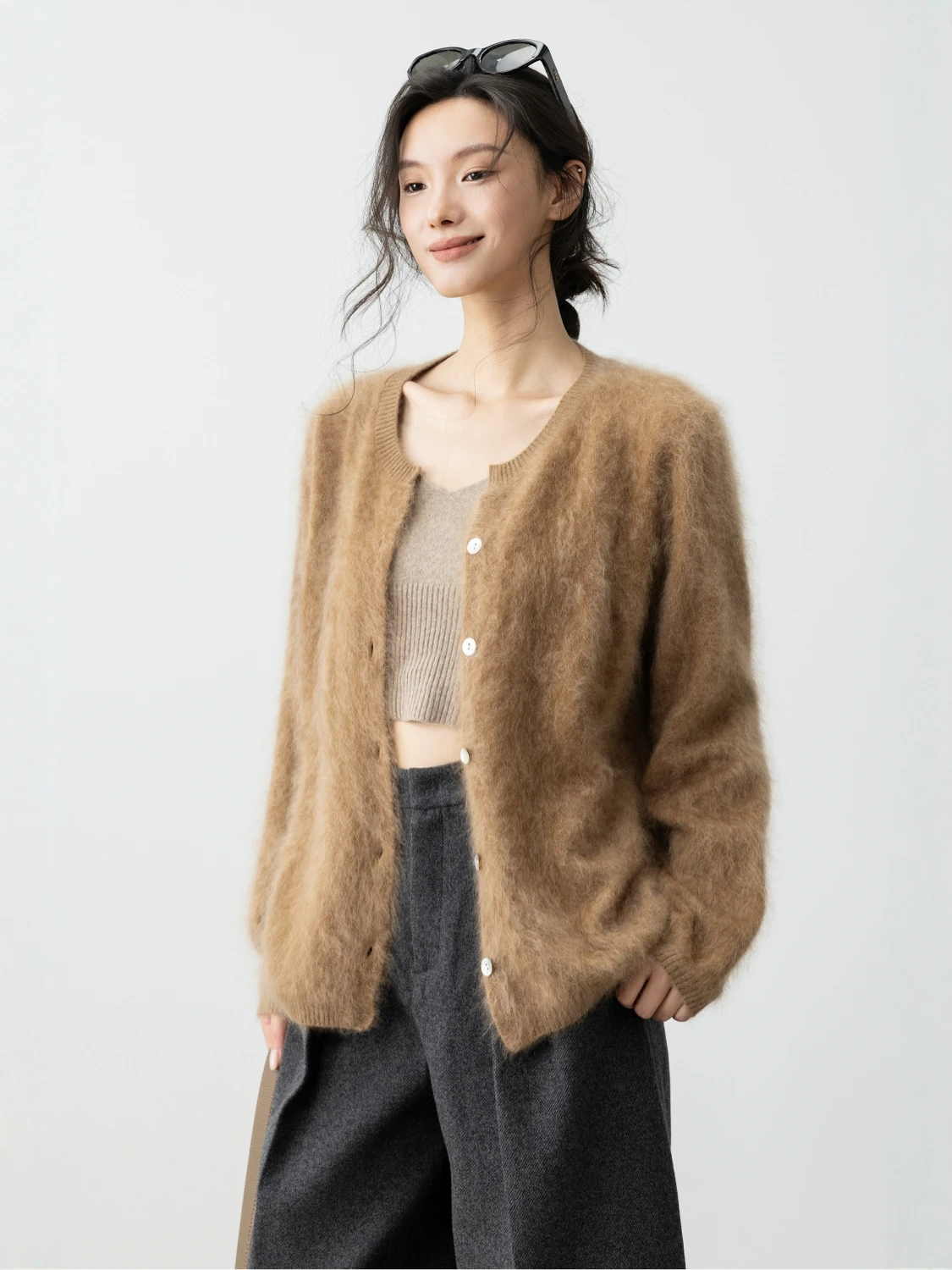 Женский кардиган из чистого кашемира с длинными рукавами, однобортный, эксклюзивно онлайн, весна 2026
Женский кардиган из чистого кашемира с длинными рукавами, однобортный, эксклюзивно онлайн, весна 2026