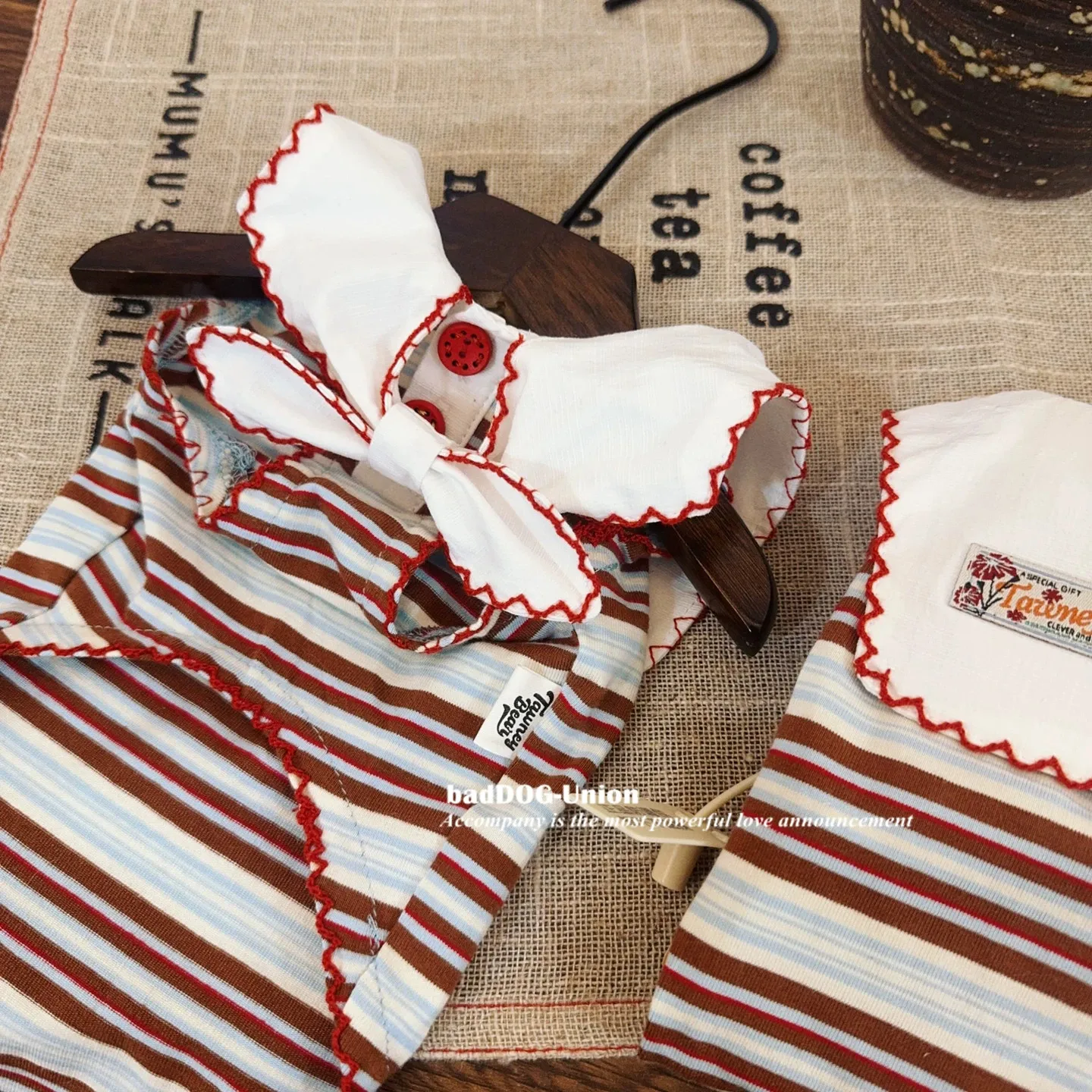 Korean Style Striped Pet T-Shirt with Sailor Collar Summer Dog Tank Top for Small Dogs Cats Preppy School Uniform Puppy Clothes
Korean Style Striped Pet T-Shirt with Sailor Collar Summer Dog Tank Top for Small Dogs Cats Preppy School Uniform Puppy Clothes