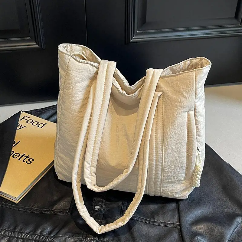 Brand new designer large-capacity down ladies bag fashion simple college student commuter handbag all-match nylon tote bag
Brand new designer large-capacity down ladies bag fashion simple college student commuter handbag all-match nylon tote bag