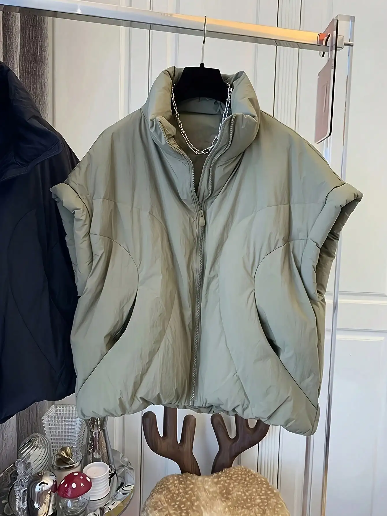 Женский стеганый жилет без рукавов на молнии для зимы, легкая теплая верхняя одежда
Женский стеганый жилет без рукавов на молнии для зимы, легкая теплая верхняя одежда