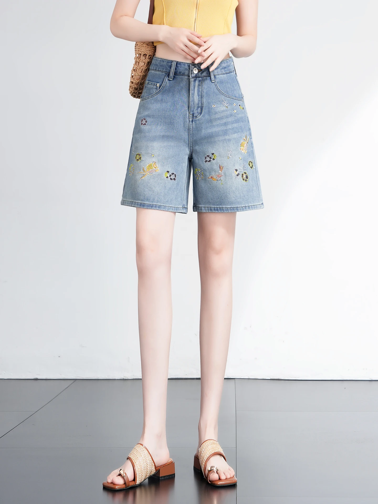 High Waist Loose Fit Embroidered Denim Shorts Women Summer Thin New Style Casual Wide Leg Five Shorts Breathable
High Waist Loose Fit Embroidered Denim Shorts Women Summer Thin New Style Casual Wide Leg Five Shorts Breathable