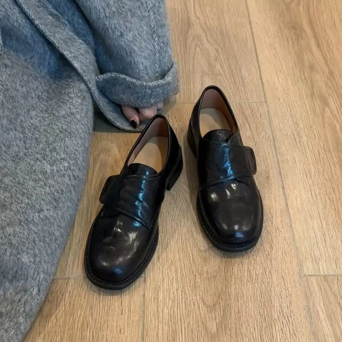 Женские кожаные туфли-лоферы на толстом каблуке с круглым носком, весна-осень 2026
Женские кожаные туфли-лоферы на толстом каблуке с круглым носком, весна-осень 2026